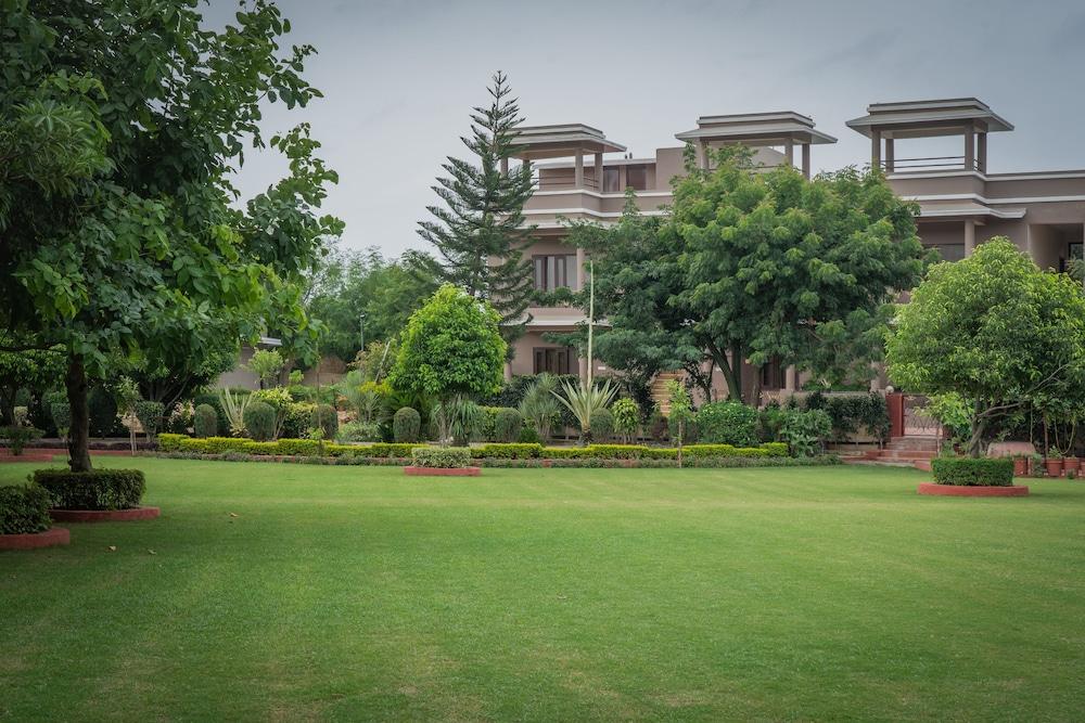 Araliayas Resort & Spa Udaipur Exterior foto